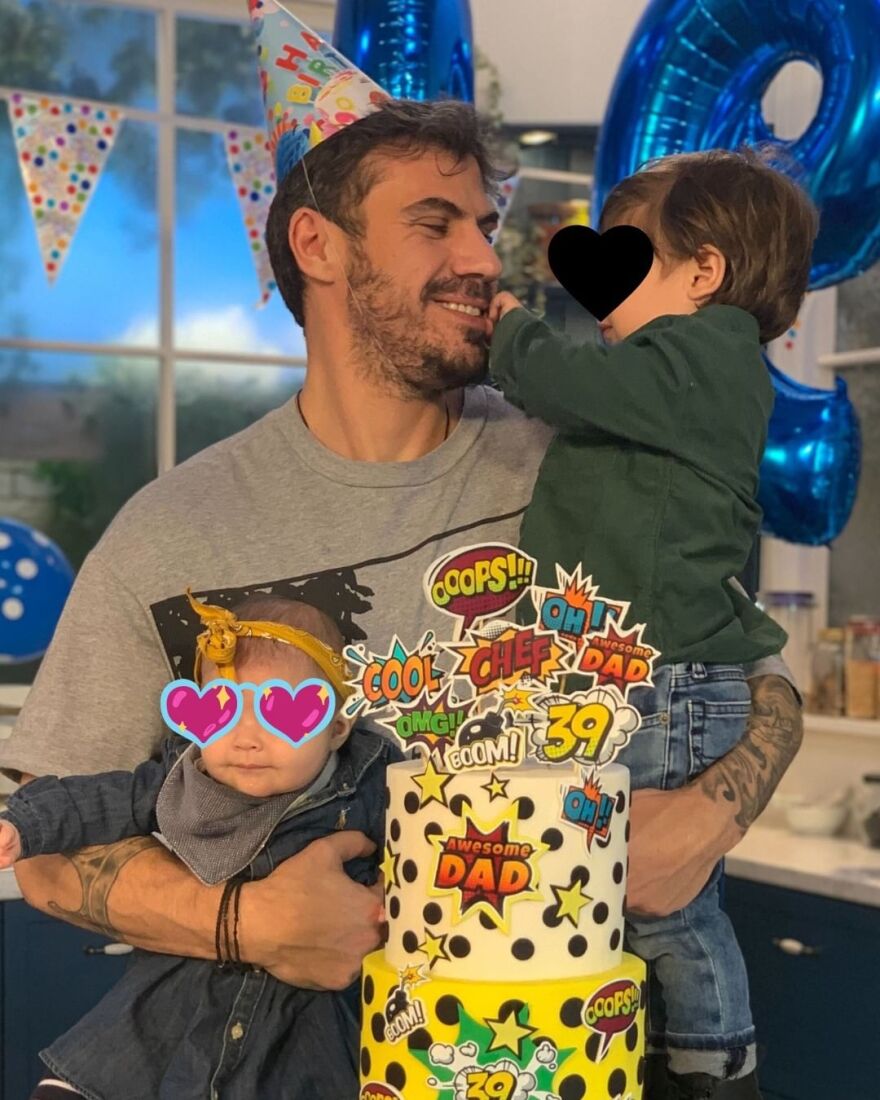 Άκης Πετρετζίκης: Έγινε 39 και το γιόρτασε αγκαλιά με τα παιδιά του