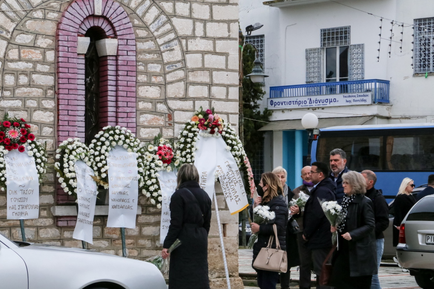 Σύγκρουση τρένων στη Λάρισα: Θλίψη στον Τύρναβο για την 42χρονη Βάγια 