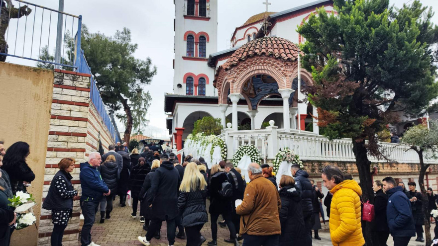 Θρήνος στην κηδεία της 23χρονης Ιφιγένειας στα Γιαννιτσά 