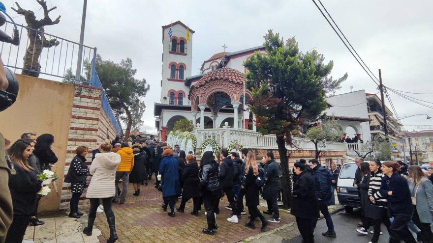 Θρήνος στην κηδεία της 23χρονης Ιφιγένειας στα Γιαννιτσά 