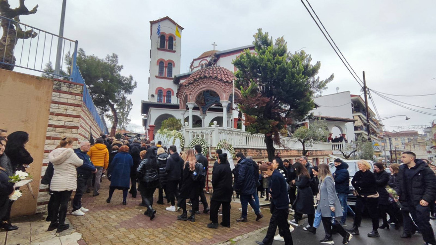 Θρήνος στην κηδεία της 23χρονης Ιφιγένειας στα Γιαννιτσά 
