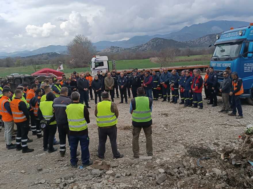 Σύγκρουση τρένων στη Λάρισα: Φόρος τιμής στους νεκρούς στα Τέμπη - Δείτε φωτογραφίες