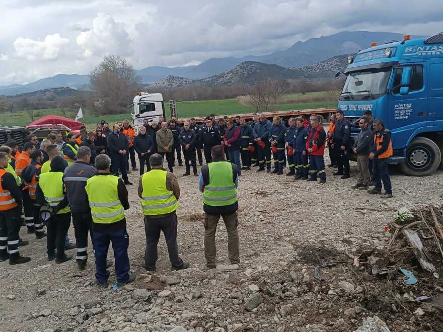 Σύγκρουση τρένων στη Λάρισα: Φόρος τιμής στους νεκρούς στα Τέμπη - Δείτε φωτογραφίες