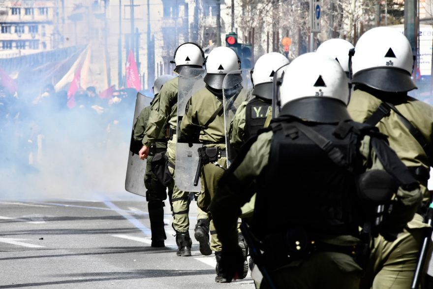 Σύγκρουση τρένων στη Λάρισα: Άρχισαν τα ίδια μετά από χρόνια - Τα έσπασαν στο Σύνταγμα, δείτε βίντεο