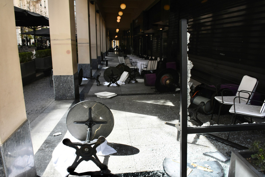 Σύγκρουση τρένων στη Λάρισα: Άρχισαν τα ίδια μετά από χρόνια - Τα έσπασαν στο Σύνταγμα, δείτε βίντεο