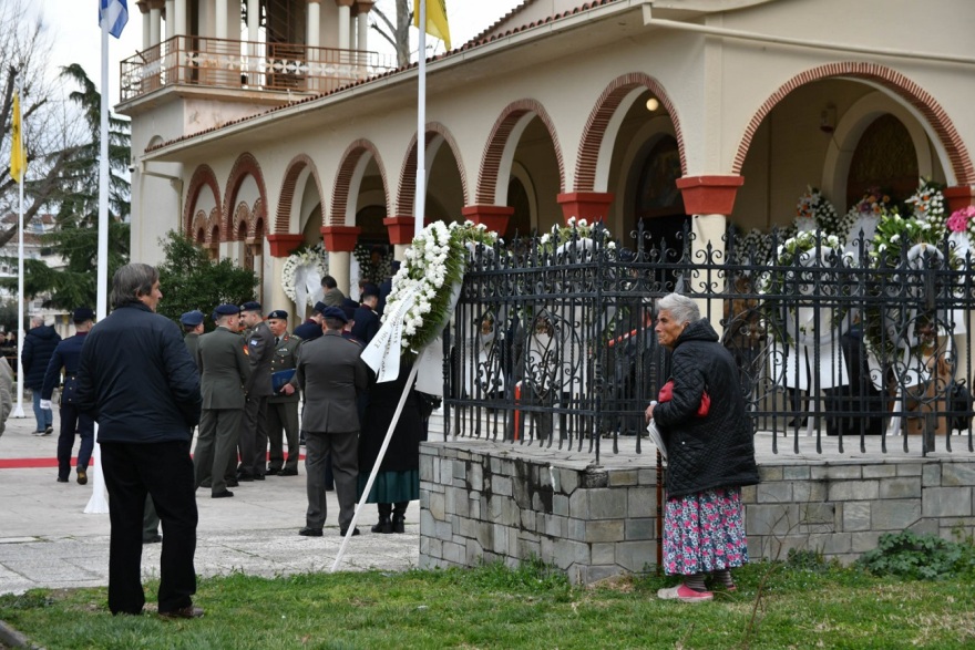 Λάρισα: Θρήνος στην κηδεία της 21χρονης Κλαούντια