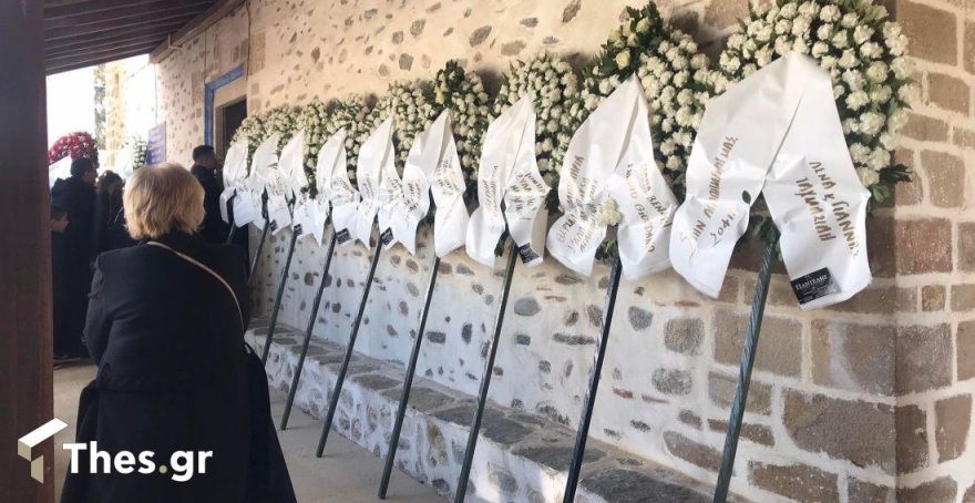 Σε κλίμα οδύνης η κηδεία της Σοφίας – Ειρήνης που σκοτώθηκε στα Τέμπη