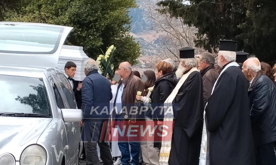 Σύγκρουση τρένων στη Λάρισα: Σπαραγμός στις κηδείες των θυμάτων