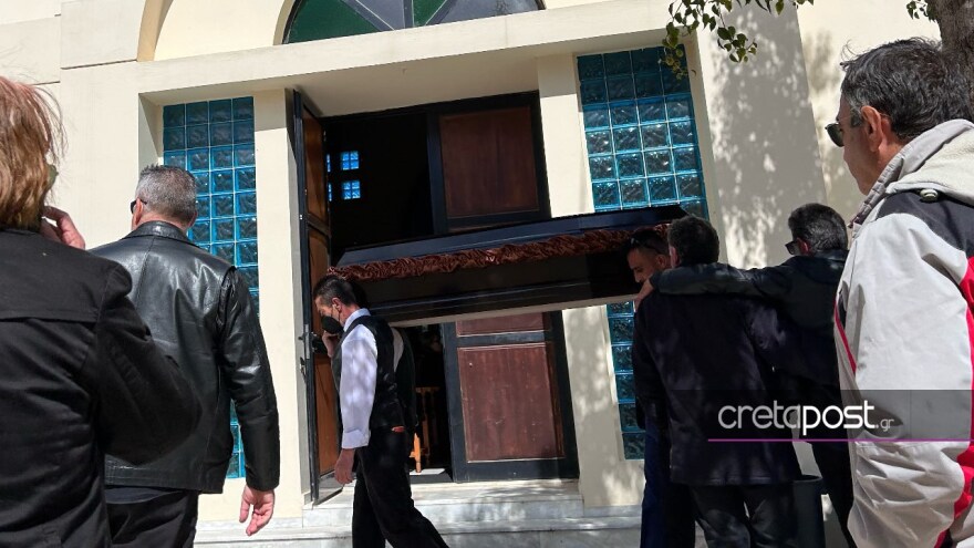 Σύγκρουση τρένων στη Λάρισα: Σπαραγμός στις κηδείες των θυμάτων