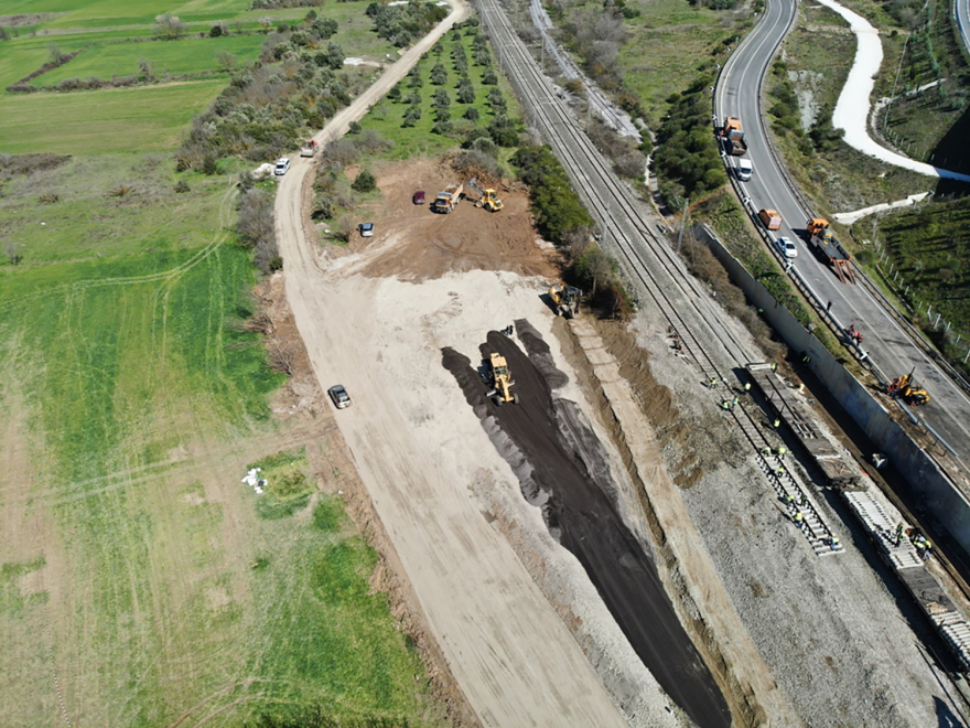 Σύγκρουση τρένων στα Τέμπη: Απομακρύνθηκαν τα βαγόνια από το σημείο της τραγωδίας - Δείτε βίντεο και φωτογραφίες