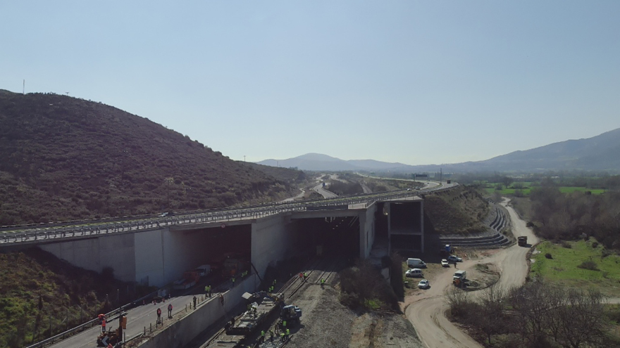 Σύγκρουση τρένων στα Τέμπη: Απομακρύνθηκαν τα βαγόνια από το σημείο της τραγωδίας - Δείτε βίντεο και φωτογραφίες