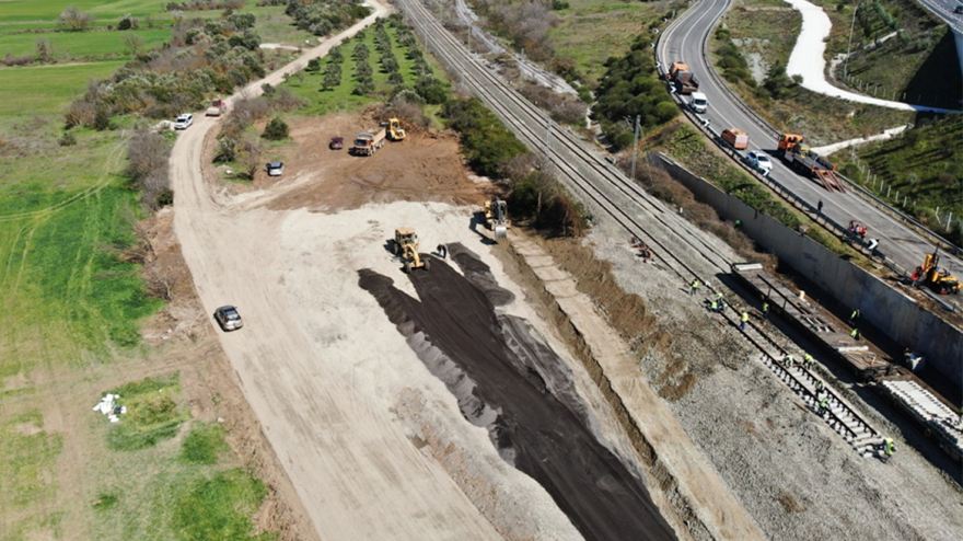 Σύγκρουση τρένων στα Τέμπη: Απομακρύνθηκαν τα βαγόνια από το σημείο της τραγωδίας - Δείτε βίντεο και φωτογραφίες