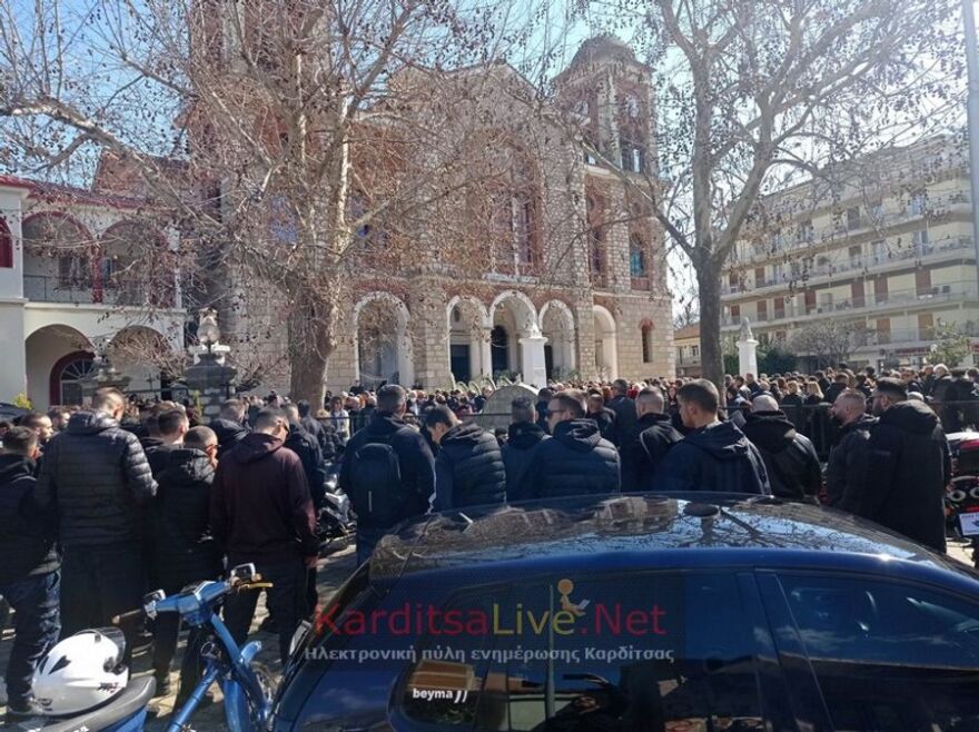 Σύγκρουση τρένων στη Λάρισα: Σπαραγμός στις κηδείες των θυμάτων