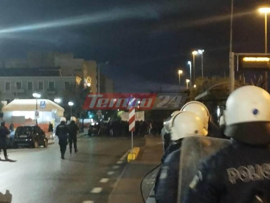 Σύγκρουση τρένων στη Λάρισα - Πάτρα: Μικροεπεισόδια στην πορεία αναρχικών 