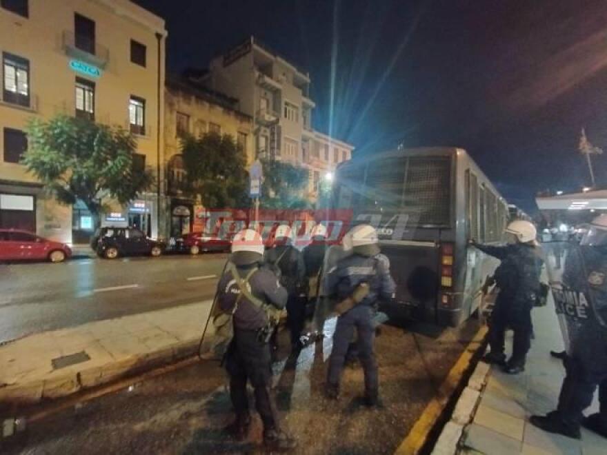 Σύγκρουση τρένων στη Λάρισα - Πάτρα: Μικροεπεισόδια στην πορεία αναρχικών 