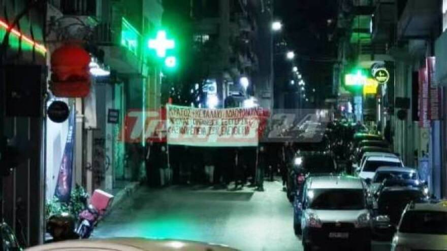 Σύγκρουση τρένων στη Λάρισα - Πάτρα: Μικροεπεισόδια στην πορεία αναρχικών 