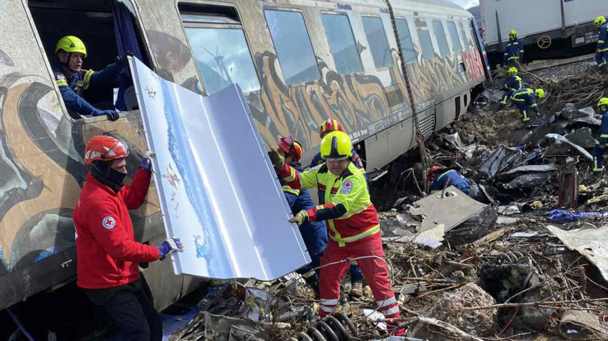 Σύγκρουση τρένων στα Τέμπη: «Αντικρίσαμε μία φρίκη» - Τι περιγράφει εθελοντής διασώστης