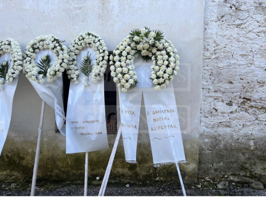 Σύγκρουση τρένων στα Τέμπη: Θλίψη στην κηδεία της 55χρονης Μαρίας Μίαρη στην Κέρκυρα