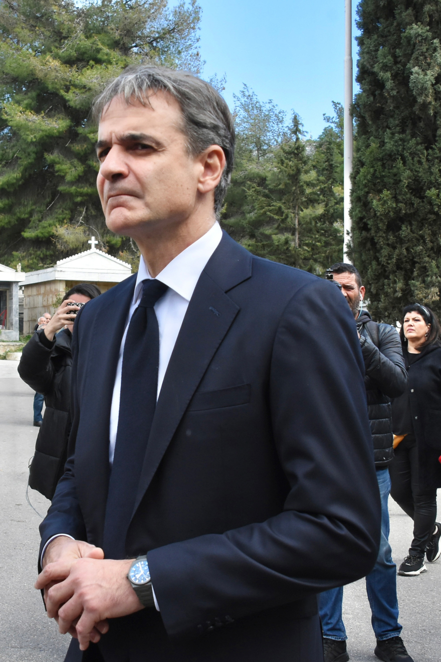 Σύγκρουση τρένων στα Τέμπη: Οδύνη στην κηδεία του 35χρονου μηχανοδηγού Σπύρου Βούλγαρη - Παρών ο Μητσοτάκης