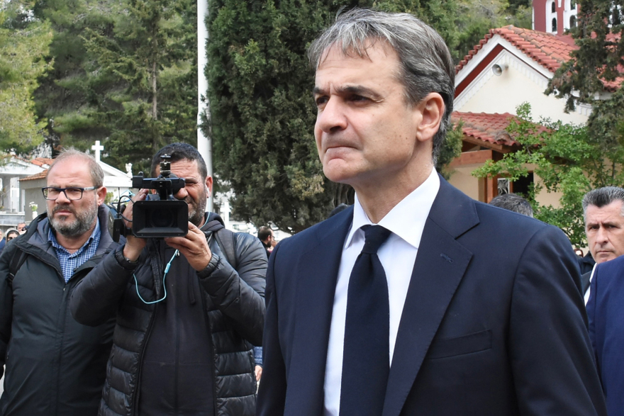 Σύγκρουση τρένων στα Τέμπη: Οδύνη στην κηδεία του 35χρονου μηχανοδηγού Σπύρου Βούλγαρη - Παρών ο Μητσοτάκης