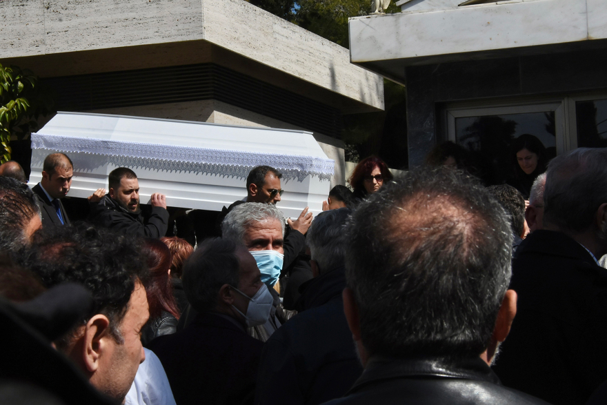 Σύγκρουση τρένων στα Τέμπη: Οδύνη στην κηδεία του 35χρονου μηχανοδηγού Σπύρου Βούλγαρη - Παρών ο Μητσοτάκης