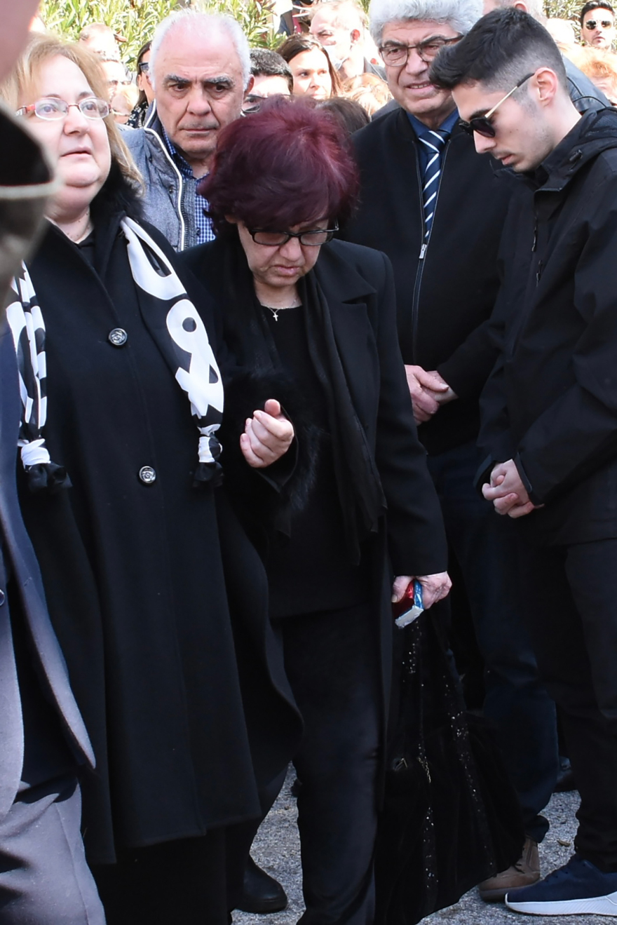 Σύγκρουση τρένων στα Τέμπη: Οδύνη στην κηδεία του 35χρονου μηχανοδηγού Σπύρου Βούλγαρη - Παρών ο Μητσοτάκης