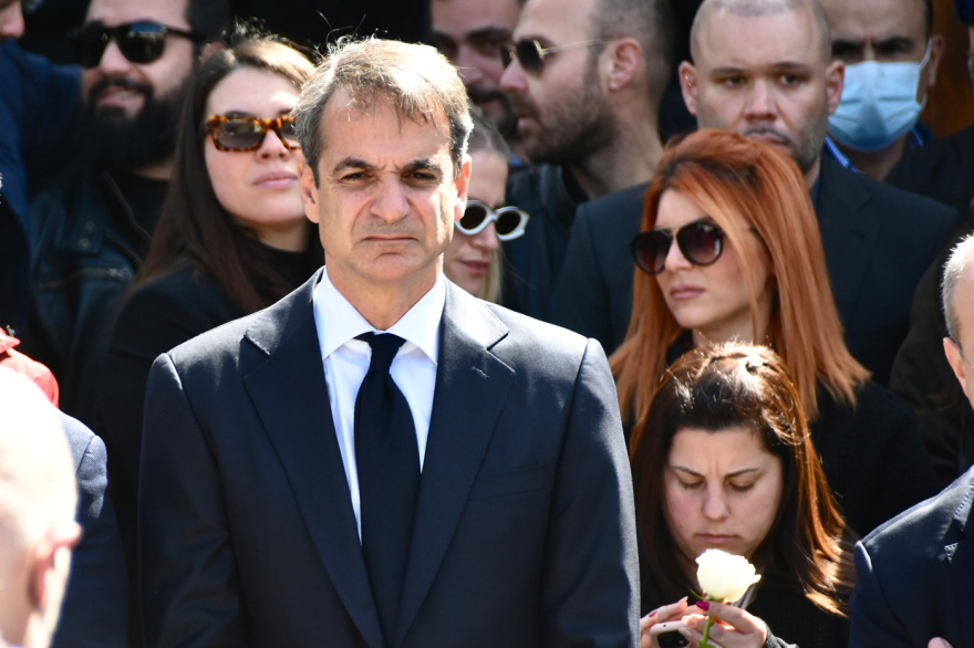 Σύγκρουση τρένων στα Τέμπη: Οδύνη στην κηδεία του 35χρονου μηχανοδηγού Σπύρου Βούλγαρη - Παρών ο Μητσοτάκης