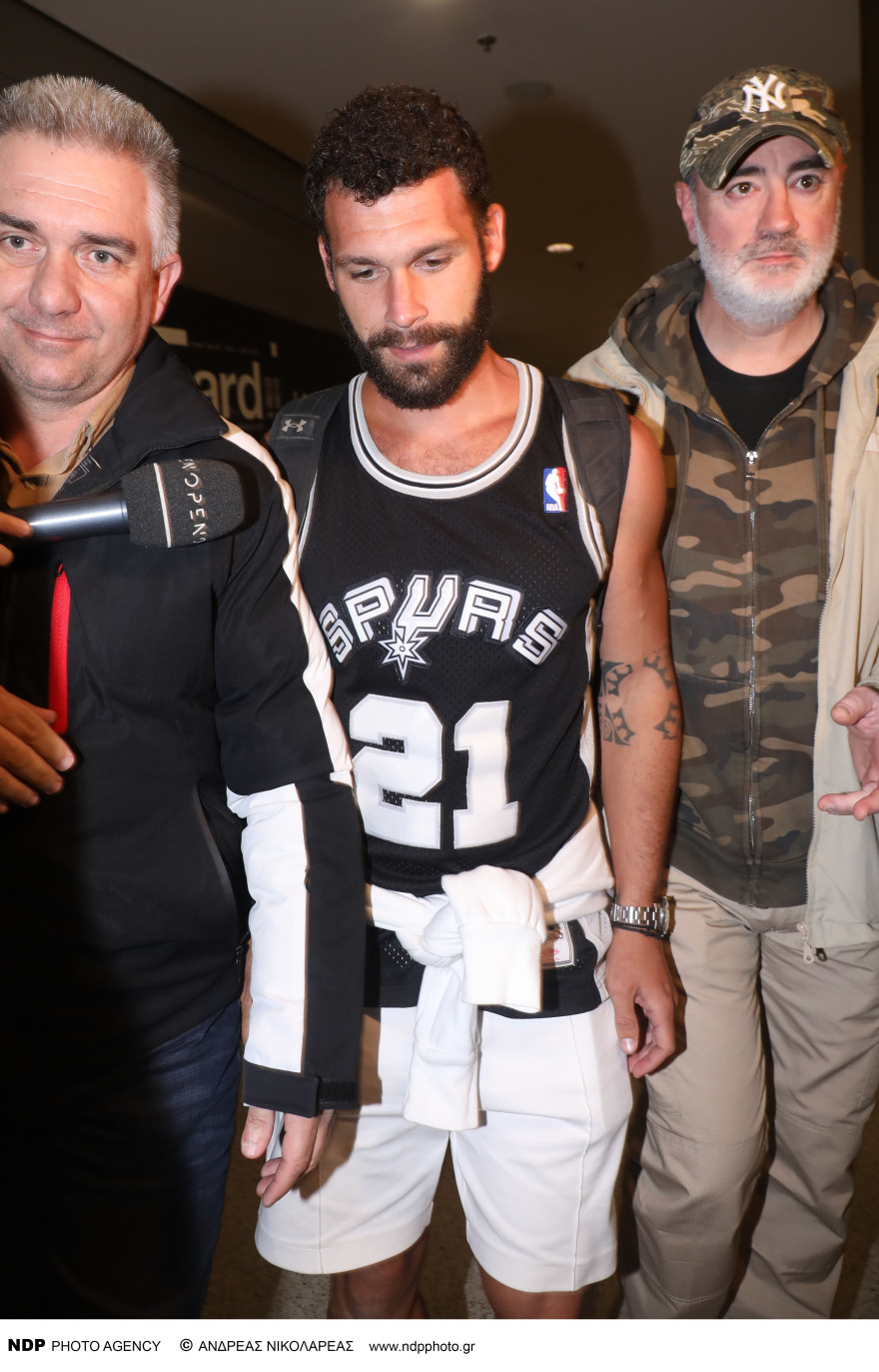 Σχίζας - Κεφαλά: Επέστρεψαν στην Ελλάδα  - Τι είπε ο παίκτης για τη φημολογούμενη απιστία της Παναγιώταρου