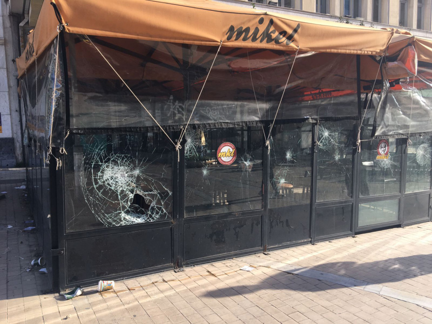 Επεισόδια από τους κουκουλοφόρους με μολότοφ και βανδαλισμούς - Δείτε βίντεο