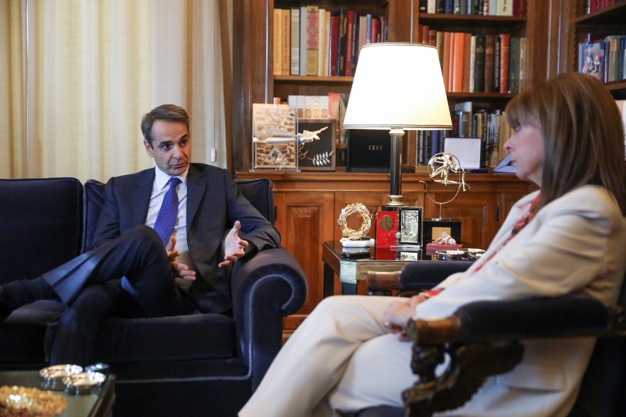 Κυβέρνηση: Χαμηλοί τόνοι, μετάθεση εκλογών και οδηγίες Μητσοτάκη σε υπουργούς - Οι πρώτες δημοσκοπήσεις