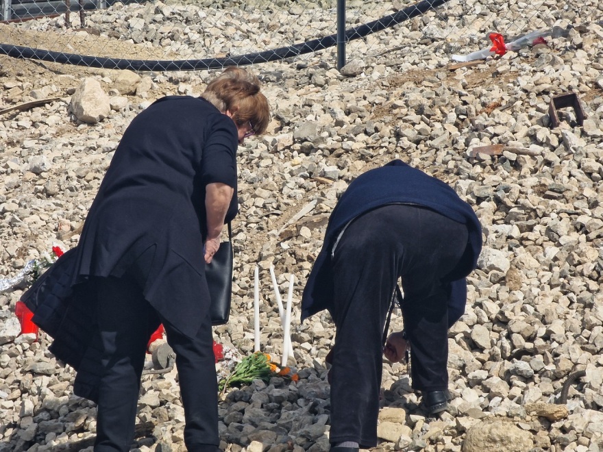 Σύγκρουση τρένων στη Λάρισα: Τρισάγιο στα Τέμπη για τα θύματα της τραγωδίας