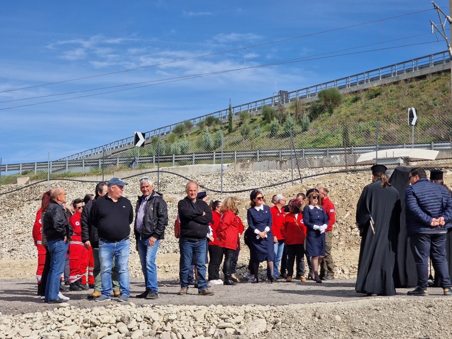 Σύγκρουση τρένων στη Λάρισα: Τρισάγιο στα Τέμπη για τα θύματα της τραγωδίας