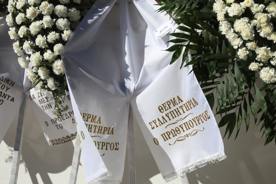 Λάκης Παπαστάθης: Συγκίνηση στην κηδεία του σκηνοθέτη