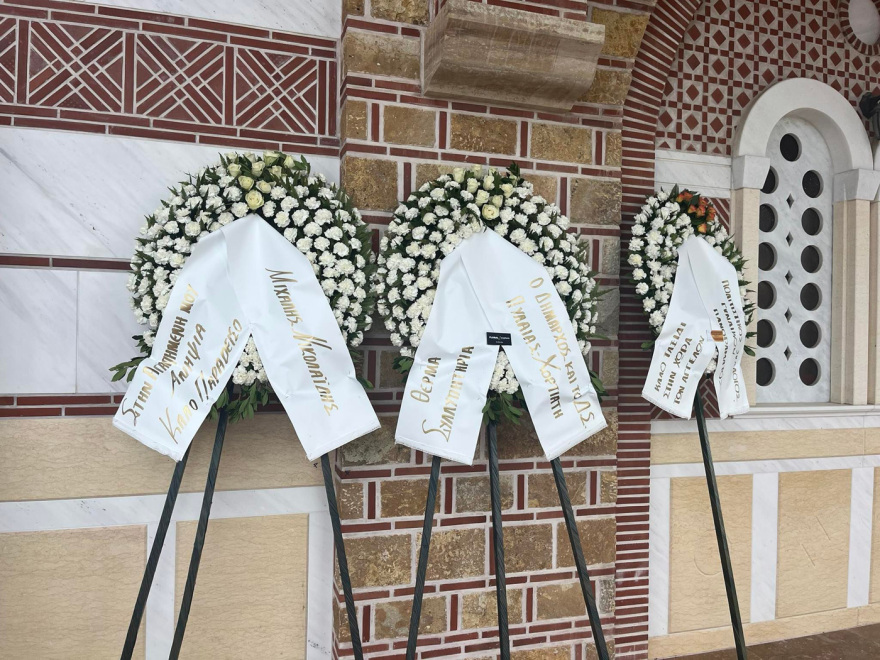 Σύγκρουση τρένων στα Τέμπη: Θρήνος στην κηδεία της 20χρονης Φραντζέσκας με την «αγγελική» φωνή