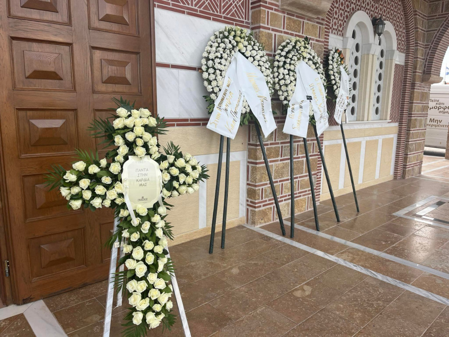 Σύγκρουση τρένων στα Τέμπη: Θρήνος στην κηδεία της 20χρονης Φραντζέσκας με την «αγγελική» φωνή