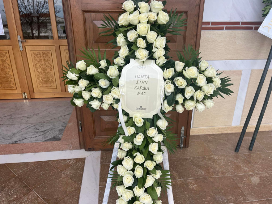 Σύγκρουση τρένων στα Τέμπη: Θρήνος στην κηδεία της 20χρονης Φραντζέσκας με την «αγγελική» φωνή