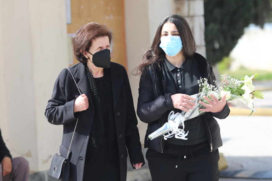 Λάκης Παπαστάθης: Συγκίνηση στην κηδεία του σκηνοθέτη