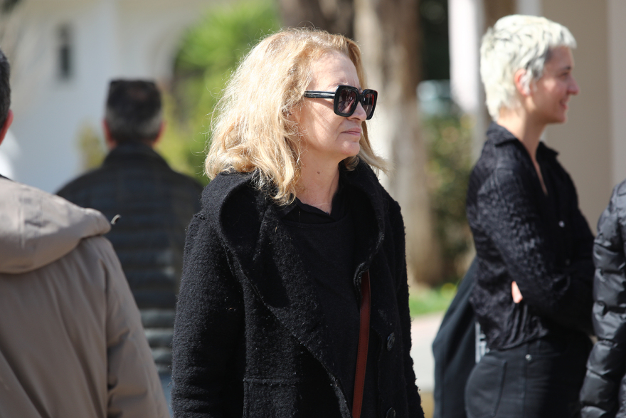 Λάκης Παπαστάθης: Συγκίνηση στην κηδεία του σκηνοθέτη