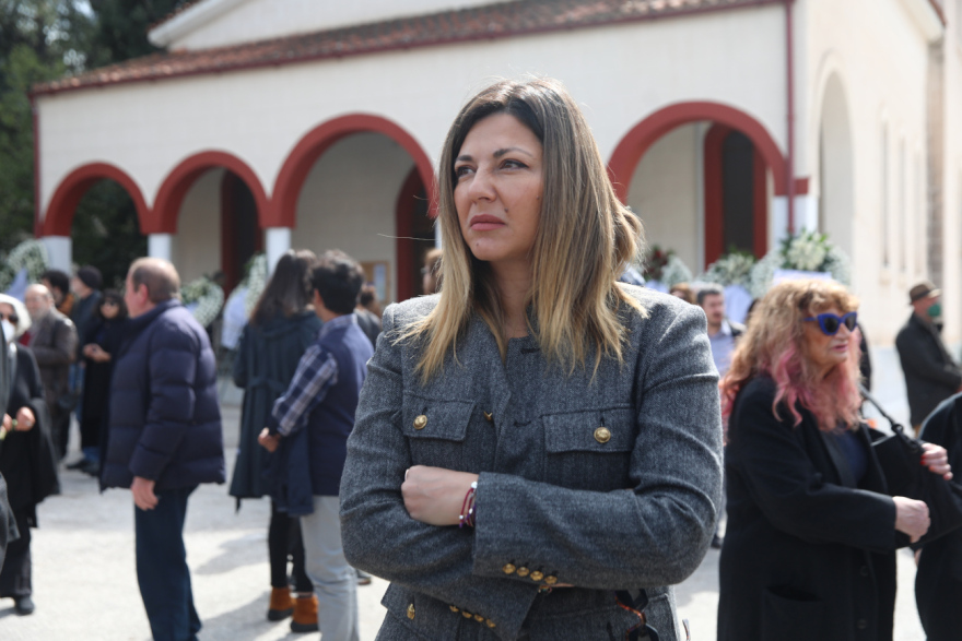 Λάκης Παπαστάθης: Συγκίνηση στην κηδεία του σκηνοθέτη