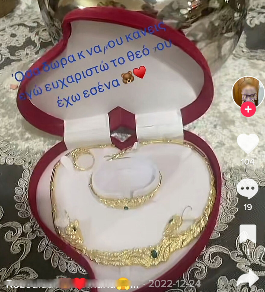 «Φιγούρα» με τα κλοπιμαία έκανε ο... Εσκομπάρ των Ρομά στο TikTok - Έδινε στον σκύλο του και χρυσές λίρες!