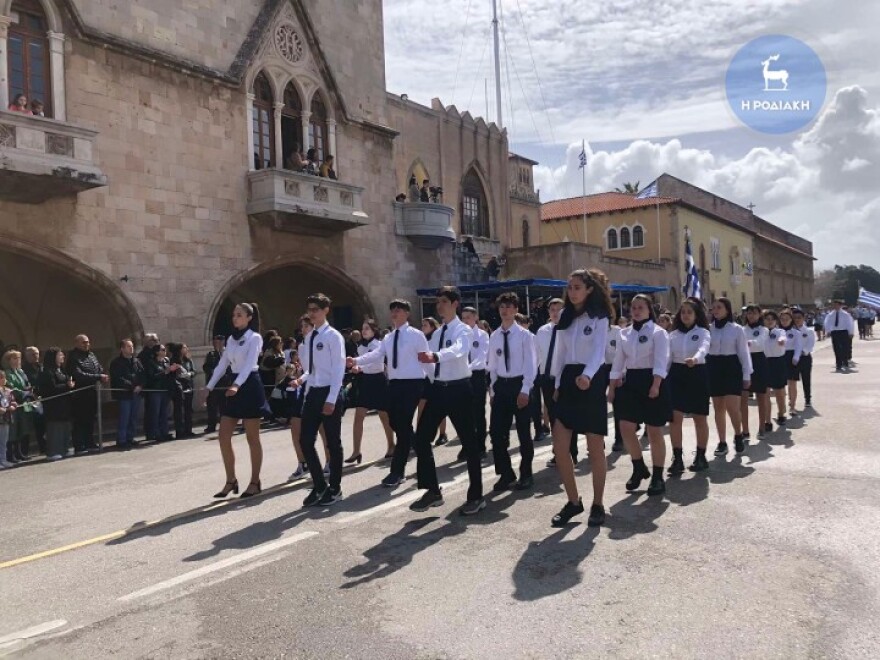 Ρόδος: Μεγαλοπρεπής παρέλαση για την 75η επέτειο από την ενσωμάτωση της Δωδεκανήσου στην Ελλάδα