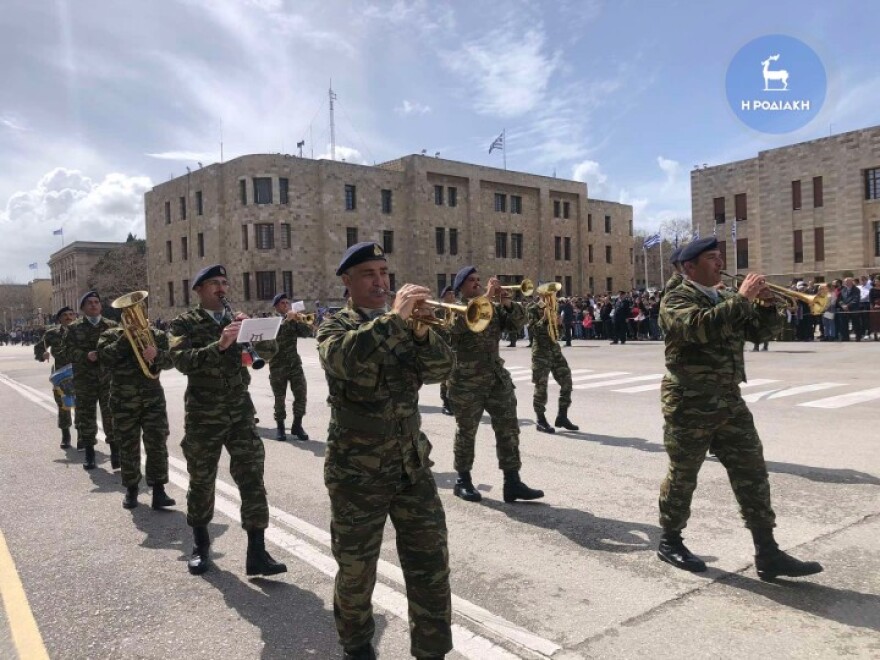 Ρόδος: Μεγαλοπρεπής παρέλαση για την 75η επέτειο από την ενσωμάτωση της Δωδεκανήσου στην Ελλάδα