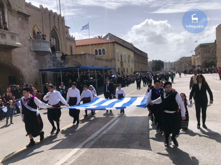 Ρόδος: Μεγαλοπρεπής παρέλαση για την 75η επέτειο από την ενσωμάτωση της Δωδεκανήσου στην Ελλάδα