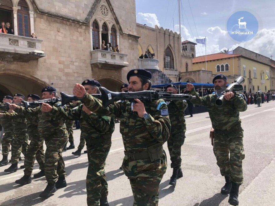 Ρόδος: Μεγαλοπρεπής παρέλαση για την 75η επέτειο από την ενσωμάτωση της Δωδεκανήσου στην Ελλάδα