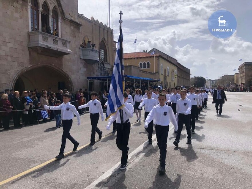 Ρόδος: Μεγαλοπρεπής παρέλαση για την 75η επέτειο από την ενσωμάτωση της Δωδεκανήσου στην Ελλάδα