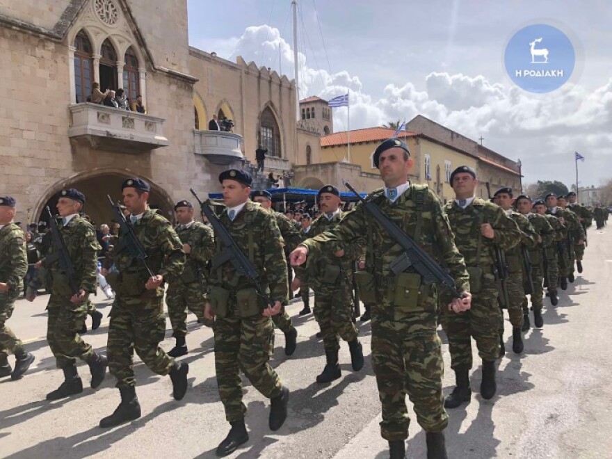 Ρόδος: Μεγαλοπρεπής παρέλαση για την 75η επέτειο από την ενσωμάτωση της Δωδεκανήσου στην Ελλάδα