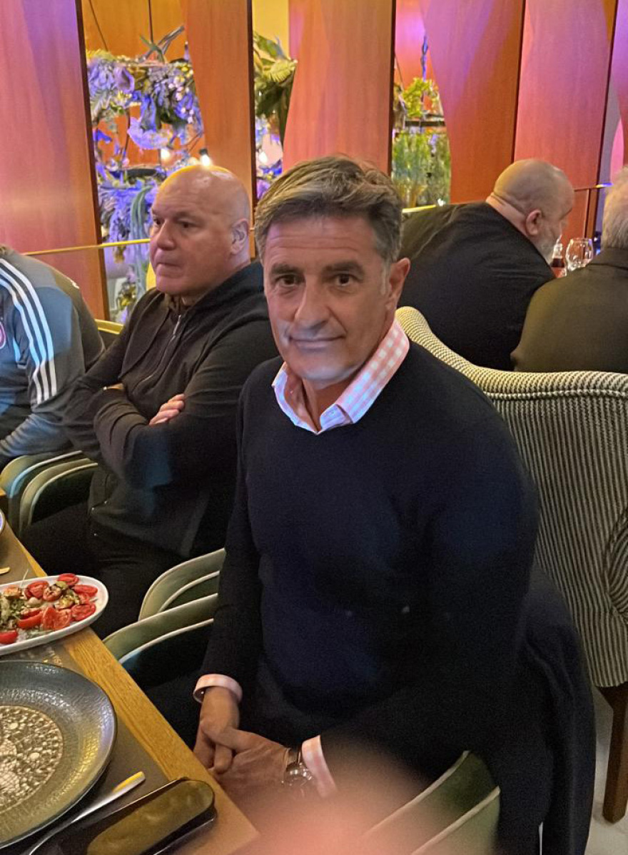 Ολυμπιακός: 3.000 οπαδοί στου Ρέντη και δείπνο Μαρινάκη στους παίχτες μετά το 3-1 επί της ΑΕΚ στη Ν. Φιλαδέλφεια