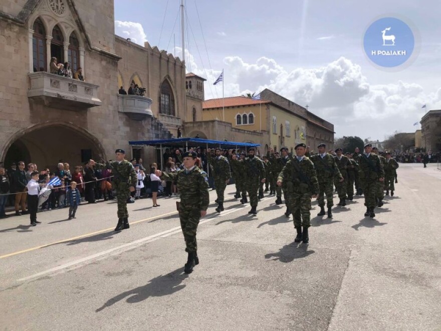 Ρόδος: Μεγαλοπρεπής παρέλαση για την 75η επέτειο από την ενσωμάτωση της Δωδεκανήσου στην Ελλάδα