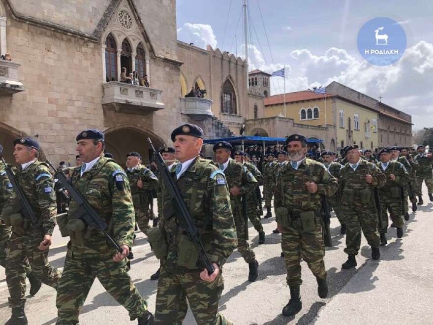 Ρόδος: Μεγαλοπρεπής παρέλαση για την 75η επέτειο από την ενσωμάτωση της Δωδεκανήσου στην Ελλάδα