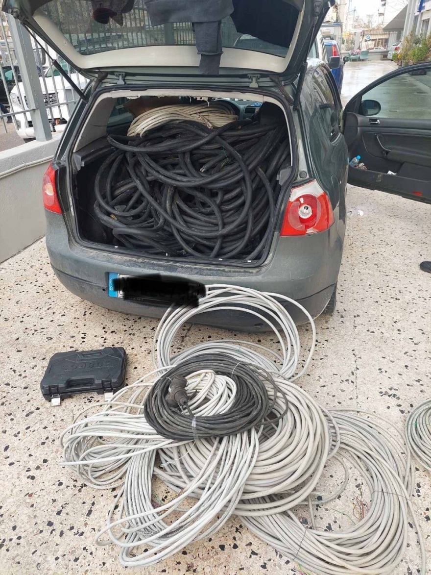 Αττική Οδός: Κινηματογραφική καταδίωξη Ρομά - Είχαν κλέψει καλώδια και χαλκό